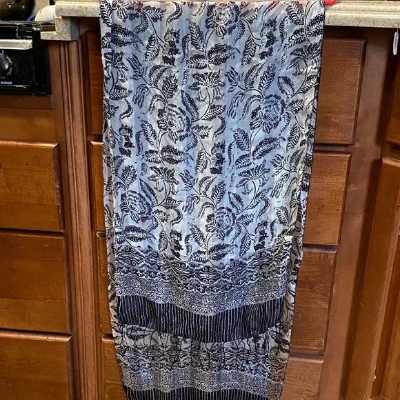 Black and White Patterned Silky Scarf with Fringe Border Fall Delicate