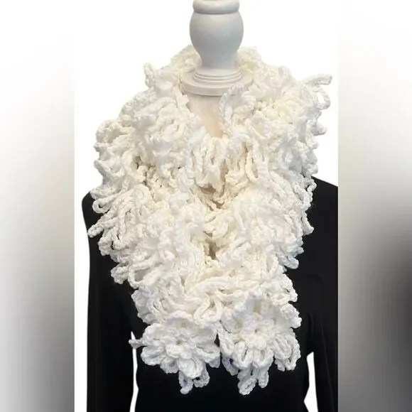 NWT Angelas Designs hand crocheted one of a kind loopy boa scarf