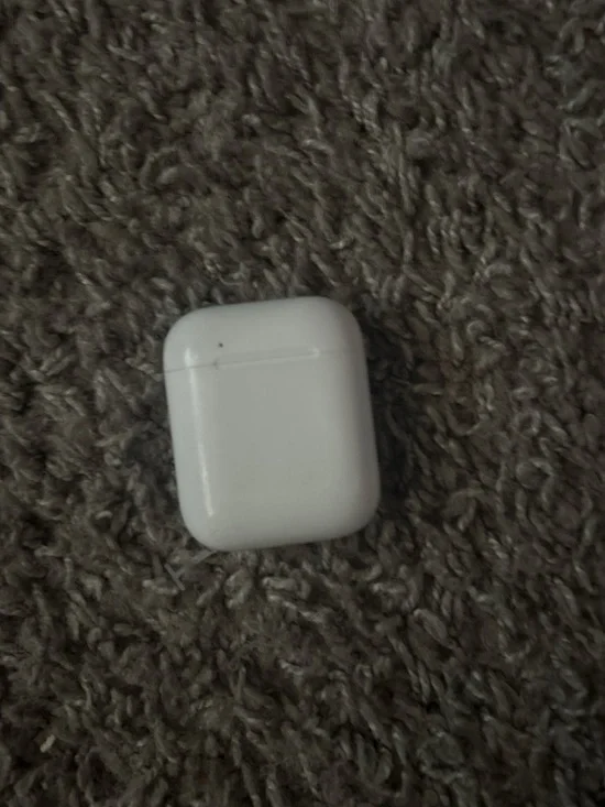 White Wireless Earbud Charging Case