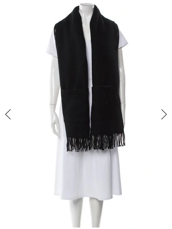 Burberry Black Fringe Knit Scarf with Front Pockets Helena reversible checks