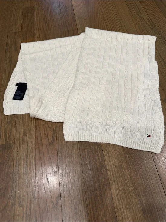 Tommy Hilfiger Cream Cable Knit Scarf with Flag Detail