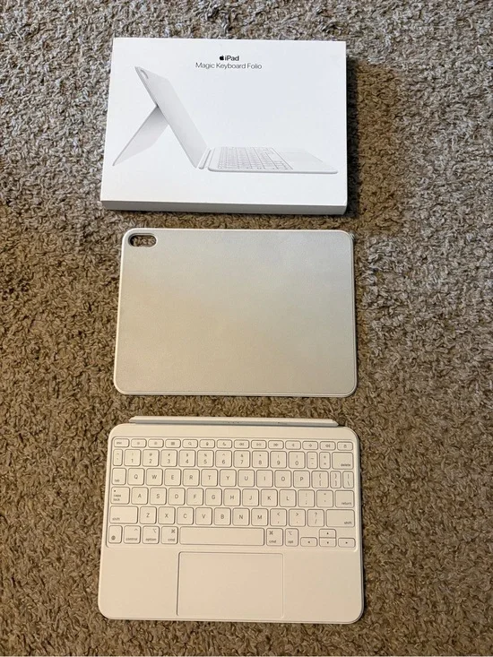 iPad & Apple Magic Keyboard Folio for iPad - White
