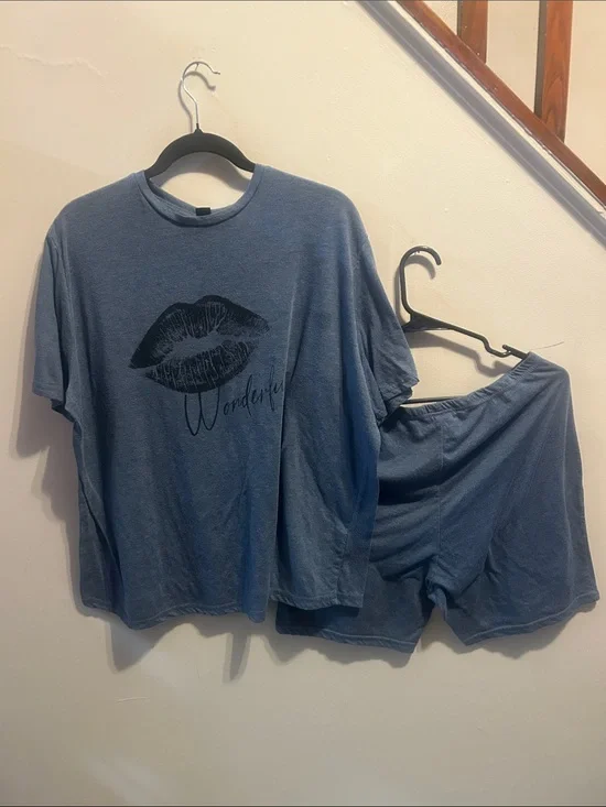 SHEIN Blue Lip Print Lounge Tee & Shorts Set