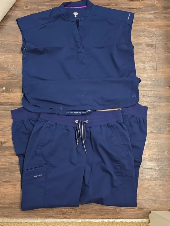 healing hands Navy Women's Scrub Top & Jogger Pants Set