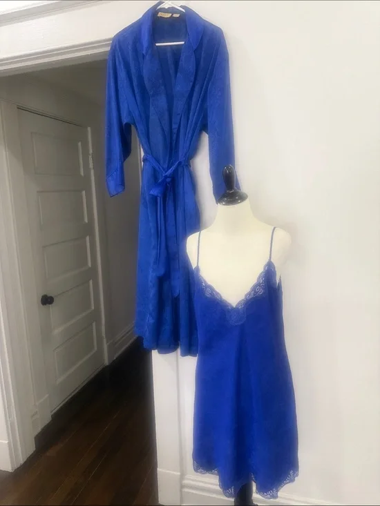 Vntg Victoria’s Secret Gold Label Blue Lace Trim Satin Robe & Chemise Set M/SP