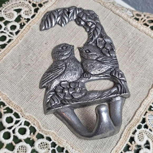 Hallmark Vintage Cast Metal Love Birds Wall Hook Silver Tone Nature Decor