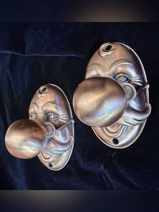 Bronze-Finish Decorative Face Wall Hooks/knobs - Set of 2