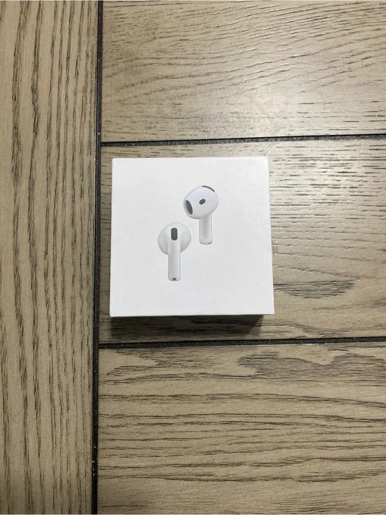 Apple White Wireless Earbuds with Charging Case