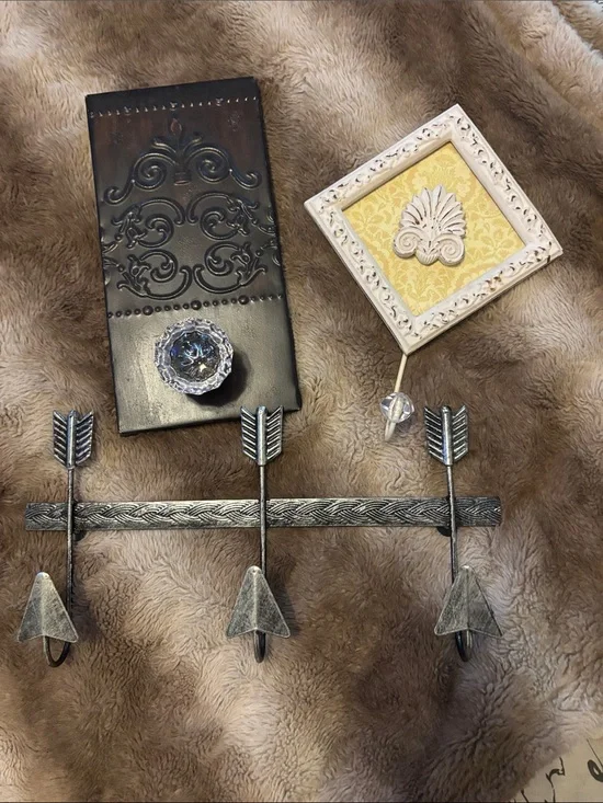 Collection of 3 wall hook hangings