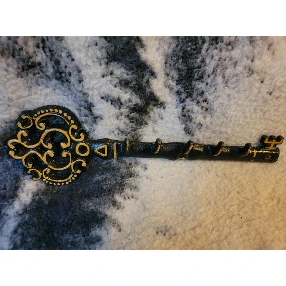 Cast Iron Skeleton Key Wall Hook Rack Vintage Style Black & Gold 5 Hooks