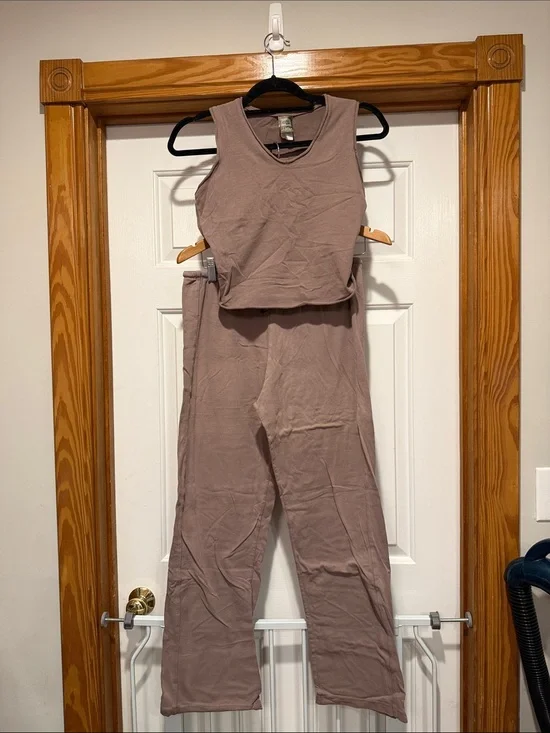 Sleeveless Wide-Leg Set in Mauve — Tank Top & High-Rise Pants