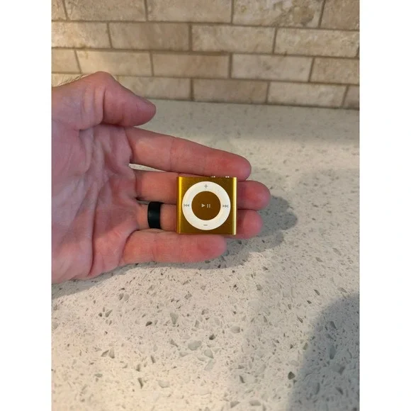 Apple iPod Shuffle 2nd Gen Gold MP3 Player A1204 Tested Working