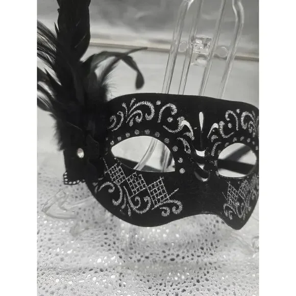 Mysteries Velvet Glitter Cat Mask W/ Rhinestone & Feathers
