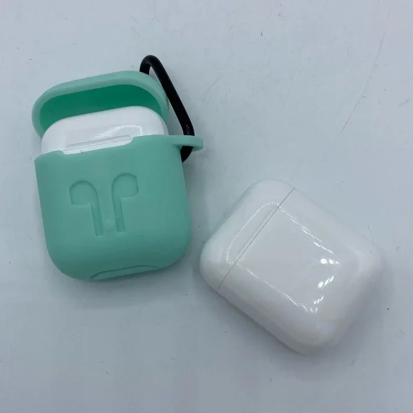 2 pairs of AirPods and charging cases AS IS‎ UNTESTED
