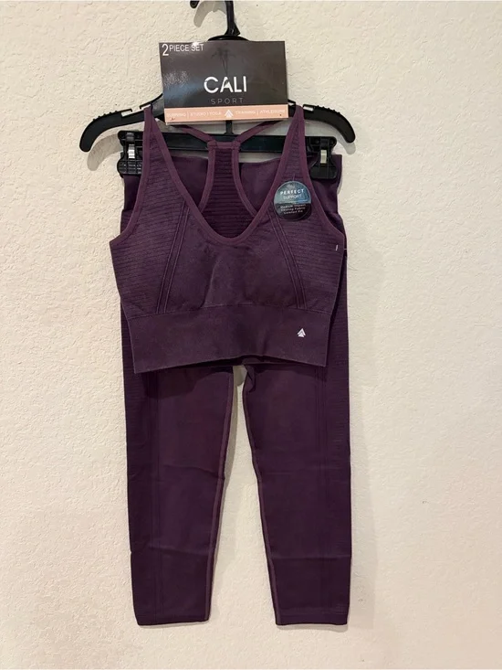 CALI SPORT Women’s Deep Plum Seamless 2-Piece Active Set