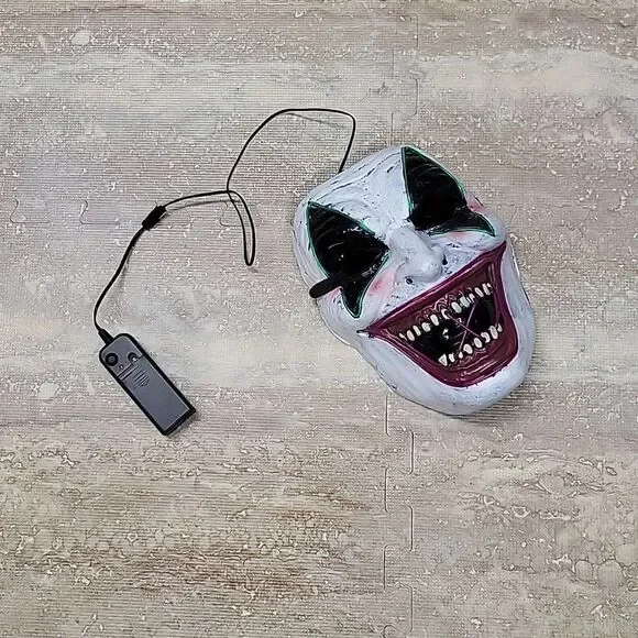 JOKER LIGHT UP MASK OSFM BATTERIES INCLUDED.