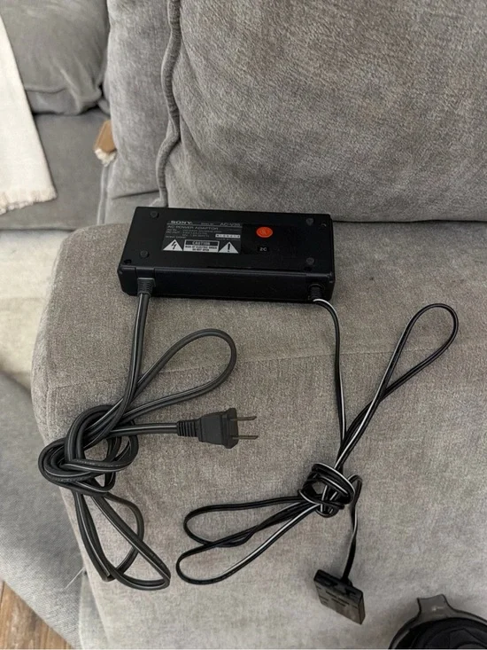 genuine sony AC-V35 power adaptor 7.5V 1.6A(VTR) 10V 1.3A(BATT)