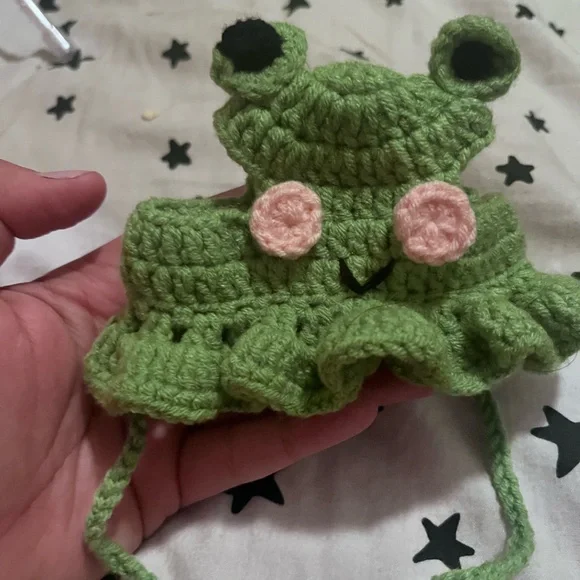 Frog hat