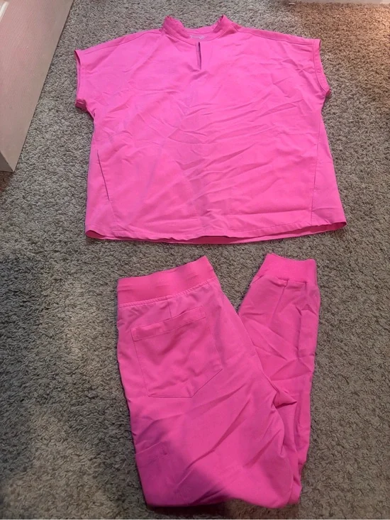 Mandala Women’s Pink scrub set Size XS