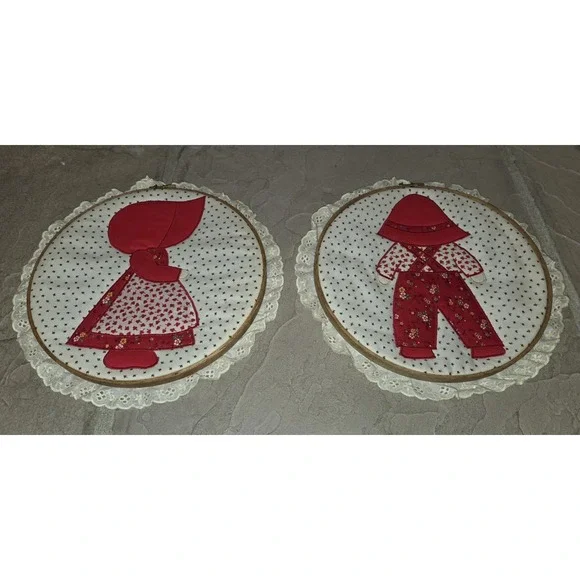 SET VINTAGE SUNBONNET SUE & OVERALL BILL Wall Art Hangings Embroidery Wood Hoops