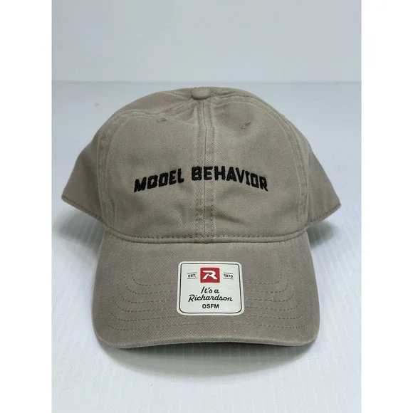 It's A Richardson OSFM Model 326 Smart Comfortable Baseball Cap Model Behavior