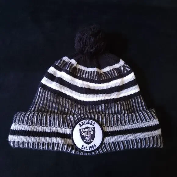 New Era NFL Las Vegas Raiders 2019 Sideline Sport Knit Beanie w/ Pom & Logo