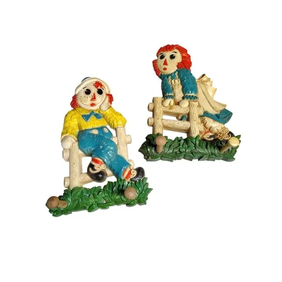 Vintage raggedy Ann & Andy set 1977 wall hooks