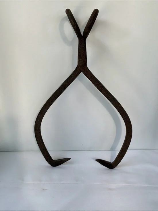ANTIQUE/VINTAGE IRON ICE HAY BLOCK TONGS, PRIMITIVE,RUSTIC 18 Inch