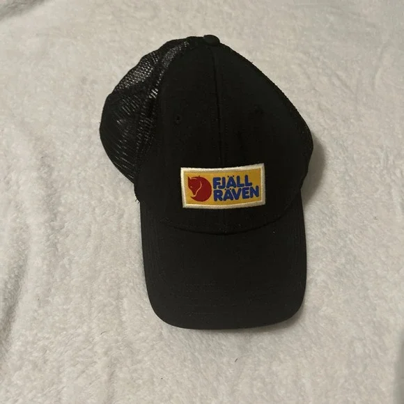 FJALLRAVEN SWEDEN 1960 Logo Black Snapback Trucker Mesh Baseball Hat Size S/M