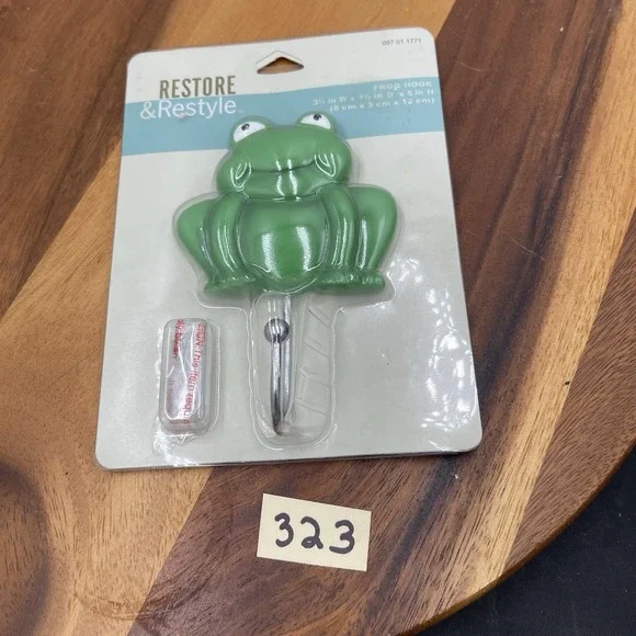 Restore & Restyle‎ Frog Hook NIP 3.25
