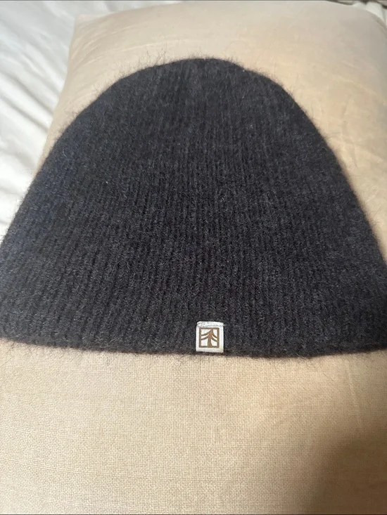 New ! Men's Rustek Aloaka Black Knit Beanie with Logo
