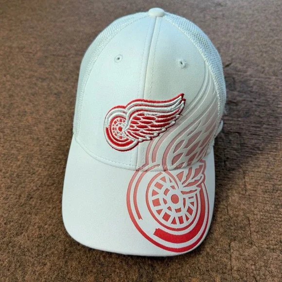 New Detroit Red Wings Reebok NHL Face Off White Red Mesh Stretch Fit Hat L/XL