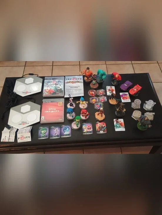Disney Infinity Game Bundle with Figures and Power Discs - Black/White