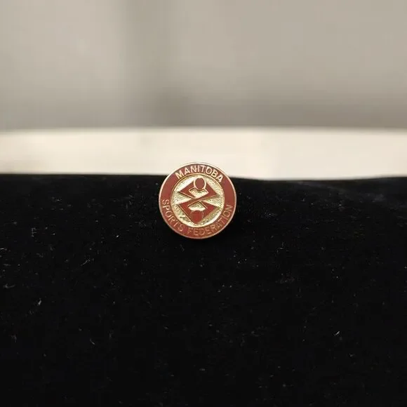 Vintage Manitoba Sports Federation Canada Pin Enamel Travel Souvenir Hat Lapel‎