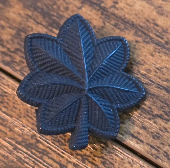 US Army Major Oak Leaf Insignia Pin Lieutenant Colonel Metal Badge USA Military
