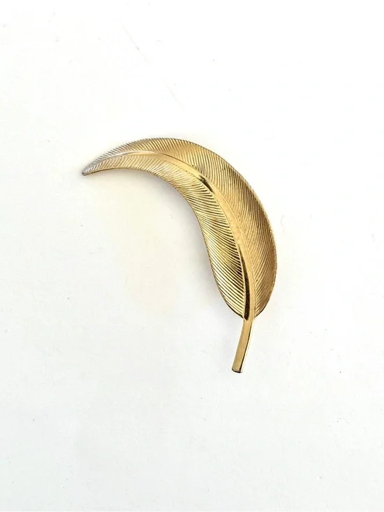 Vintage Gold tone curved Feather Brooch Pin
