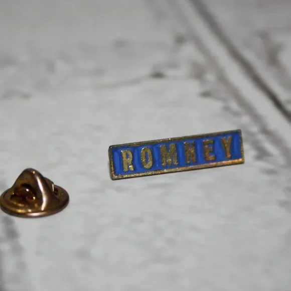 🔵🗳️ Gold + Blue Romney Lapel Pin · 1