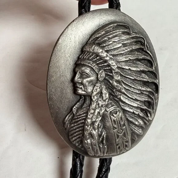Vintage 1987 Siskiyou Pewter Native American Chief Bolo Tie Leather Western USA