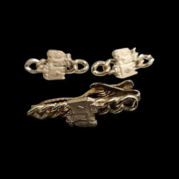 Krementz Gold Tone Engine Turned Cufflinks & Tie Clip Set Vintage Jewelry