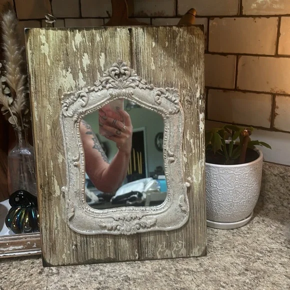 Wall hanging mirror