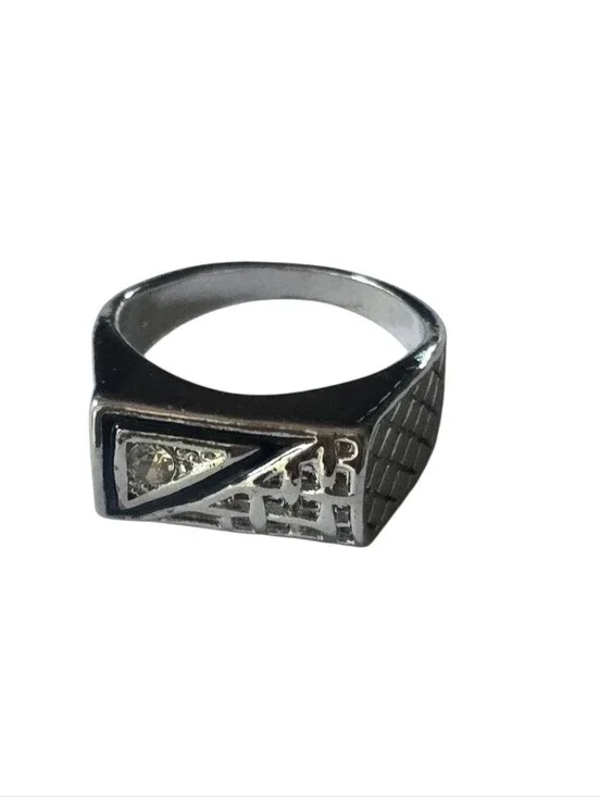 MENS SIZE 8 RECTAGULAR LATTICE CZ , BLING SIDE QUILTED CROSSHATCH BAND RING