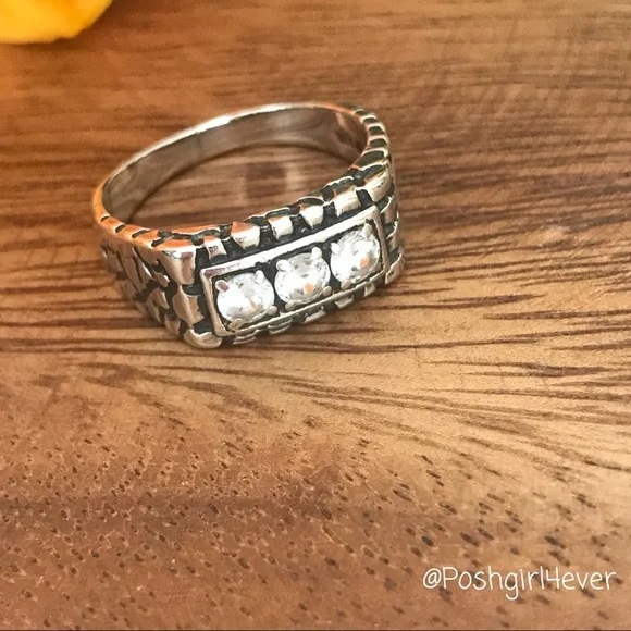 Men’s Ring Sterling Silver Single row zirconia