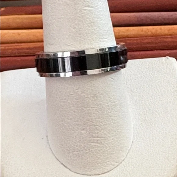 Elegant Black and Silver Men's Band Ring Size 9