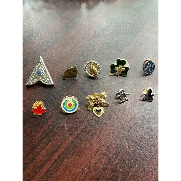 Lot‎ Of 10 Random Mixed Lapel Hat Pins A4