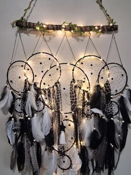 🖤✨ Raven’s Whispering Veil – 5 Ring Dreamcatcher with LED Lights ✨🖤