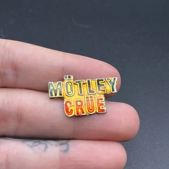 Motley Crue Rock Band‎ Music Tommy Lee Jones Lapel Hat Pin