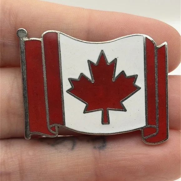 Canada‎ Waving Flag Maple Leaf Travel Souvenir Lapel Hat Pin