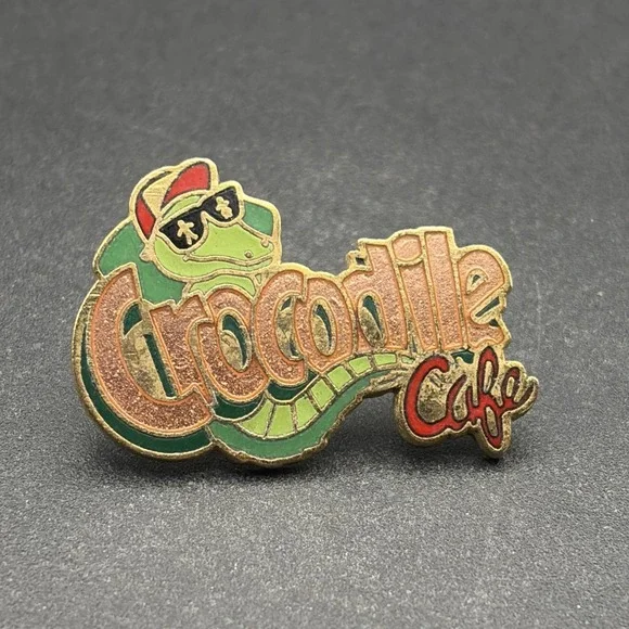 Crocodile Cafe Restaurant Sunglasses Lapel Hat‎ Pin