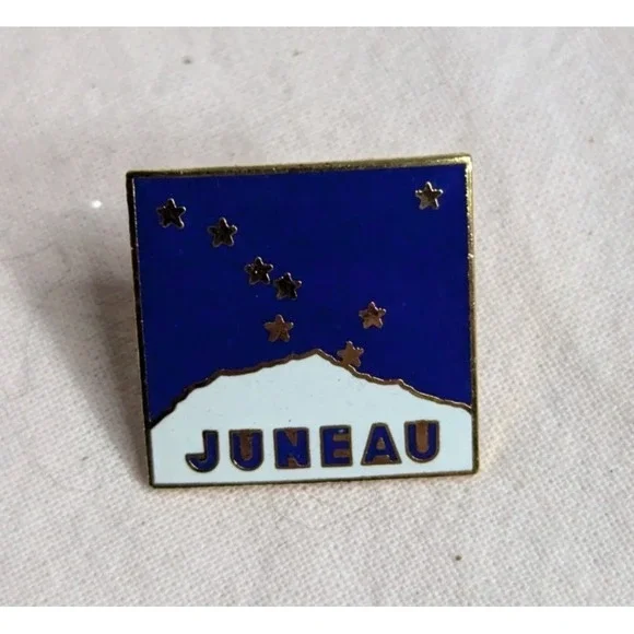Juneau Alaska Flag‎ Big dipper constellation above snow capped mountain hat pin