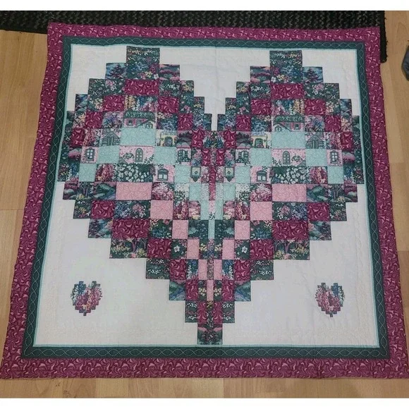 Handmade Amish Quilted Heart Wall Hanging Throw Tapestry 32x32